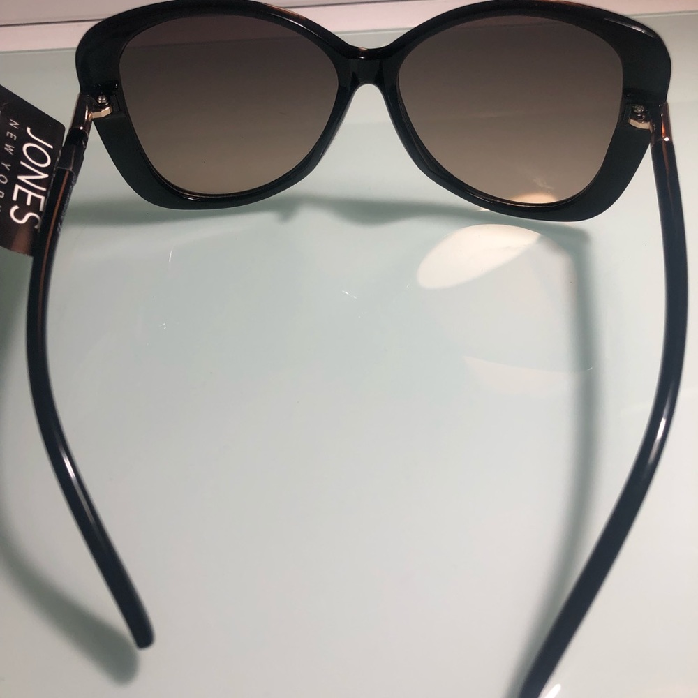 Sophisticated Jones of New York Sunglasses